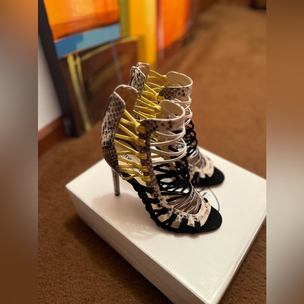 Steve Madden - Picture 3 of 6